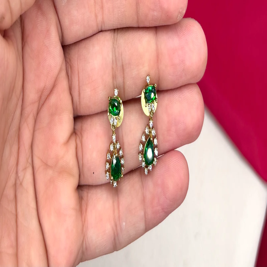 Victorian finishing American Diamond and Green stones Short Necklace - Image 3