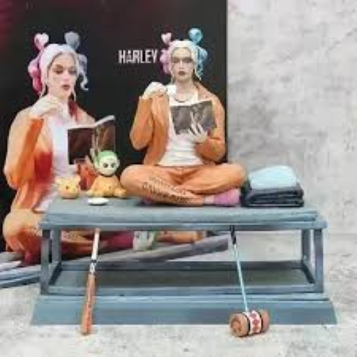 Harly Queen Ultimate Figure - Image 2