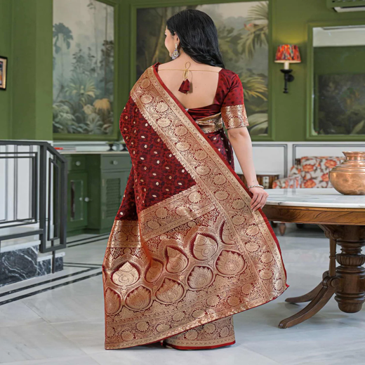 Maroon Silk Woven Banarasi Saree - Image 4