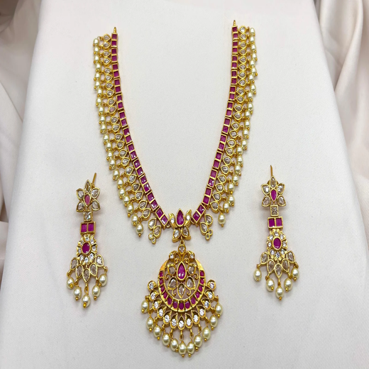 Matte finishing with Pink-stones short necklace