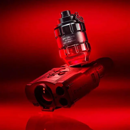 Viktor & Rolf Spicebomb Infrared Eau De Toilette - Image 3
