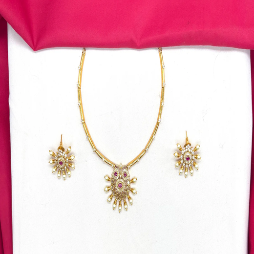 Matte finishing with pink stones Kanti Necklace