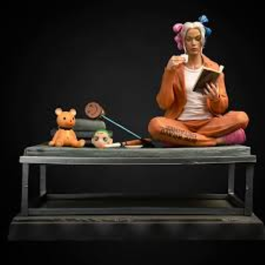 Harly Queen Ultimate Figure - Image 3