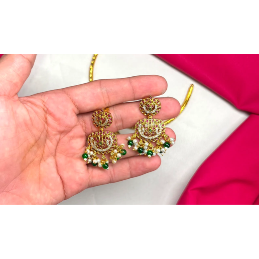 Matte finishing floral design uncut diamonds green beads Kanti Necklace - Image 3