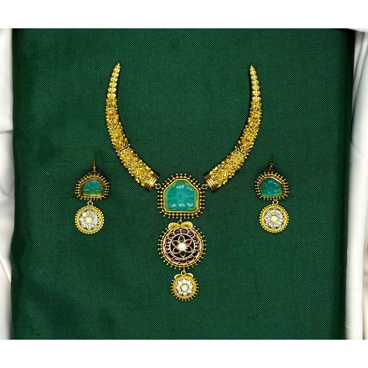 Gold Short Kanti Necklace