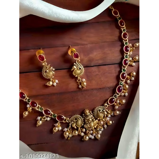 Gold finishing i Short Necklace - Image 3