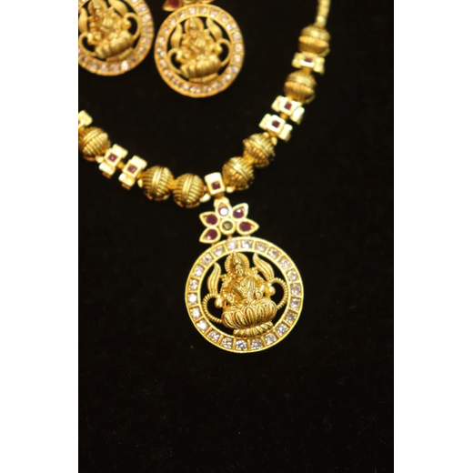 Matte finishing Lakshmi motifs emerald pink stones short Necklace - Image 3