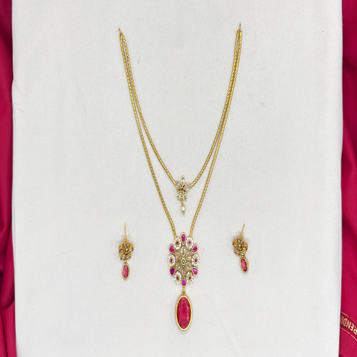 Matte finishing Flower design with Red Short Necklace
