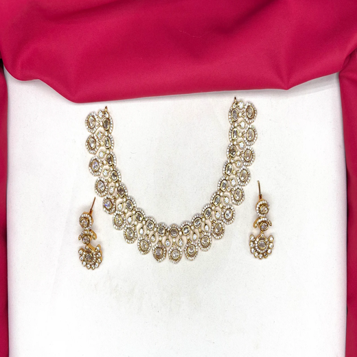 Matte finishing stones beautifully designed short Necklace