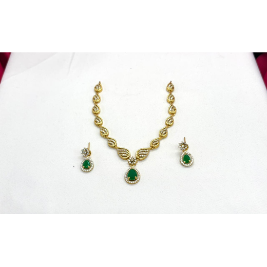 Matte finish Green cubic zirconia accents Short Necklace