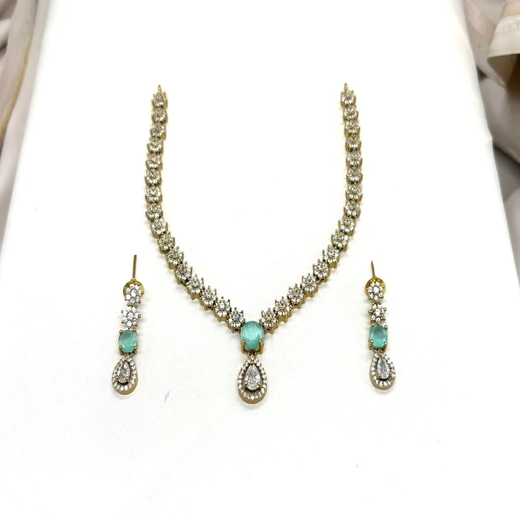 Victorian With Small Mint-Green Stone Short Necklace