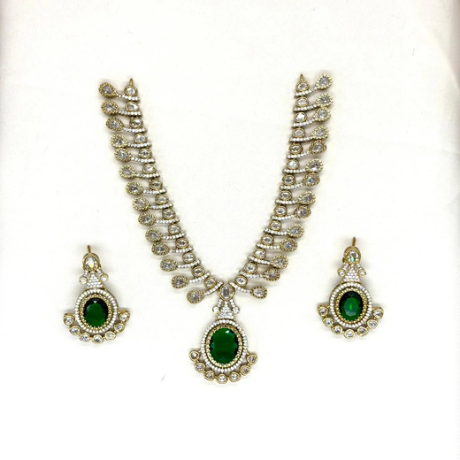 Green Victorian Short Necklace