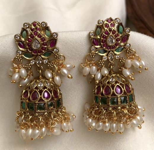 Jhumka emerald Kempu stones with pearl and green bead embellishment earrings - Image 3