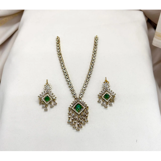 Victorian Finishing With Green Stones Short Necklace