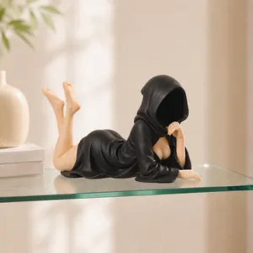 Mysterious Black Robe Queen lying - Image 4