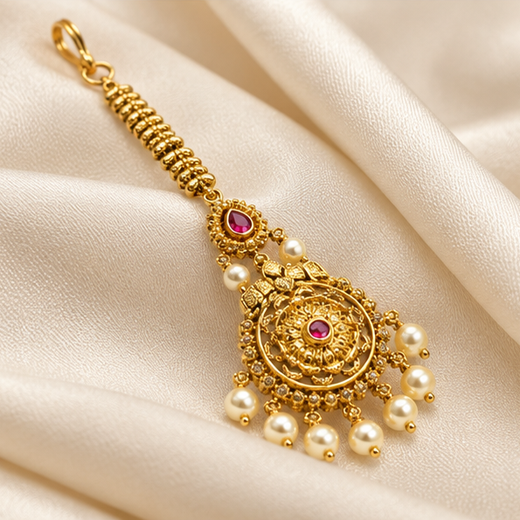 Matte Finishing Flower Design With Pink Stone Maang Tikka - Image 3