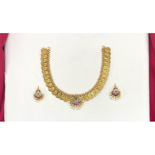 Matte finishing Lakshmi coin kempu motif pendant Short Necklace