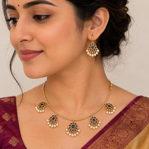 Short Gold Necklace - Image 4