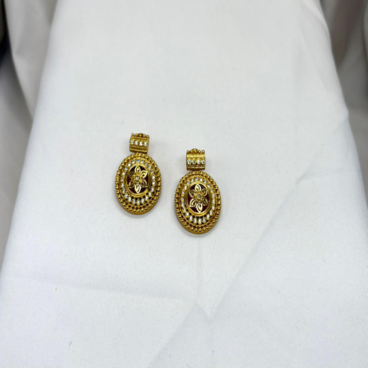 Short Gold Necklace - Image 2