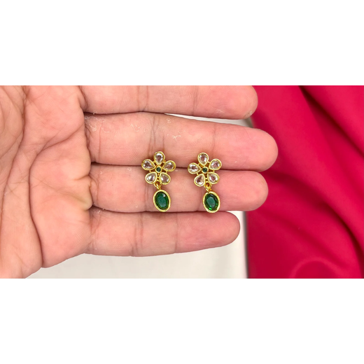 Matte finishing Flower design with Green Short Necklace - Image 2