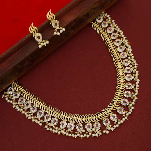 Matte finishing pink stones with white pearls Jalebi Short Necklace - Image 4