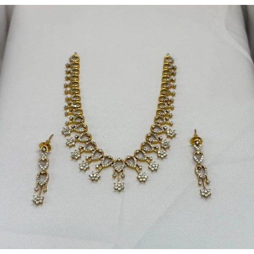Matte finishing short necklace