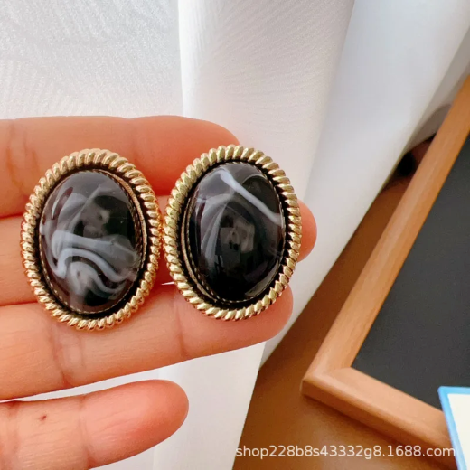 Vintage Grey trapiche Moissanite Stone carved gold-tone clip-on earring - Image 2
