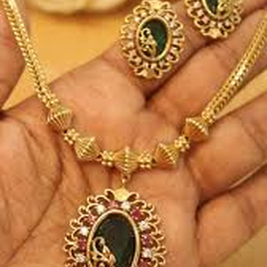 Vintage Style Emerald and Ruby Short Necklace - Image 3