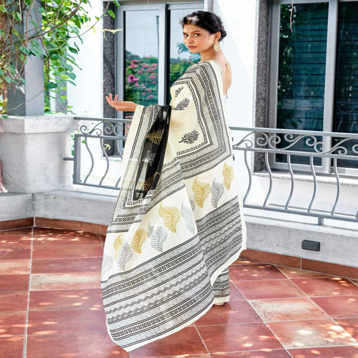 Off White Cotton Blend Printed Saree - Image 4