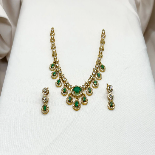 Matte finishing Short Necklace