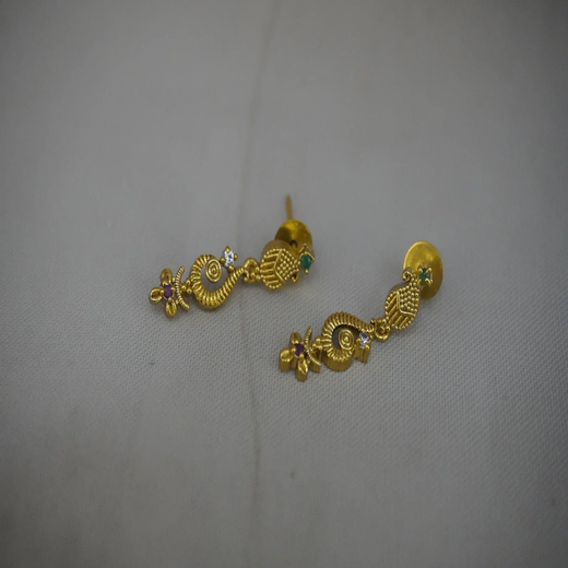 Short Gold Necklace - Image 3
