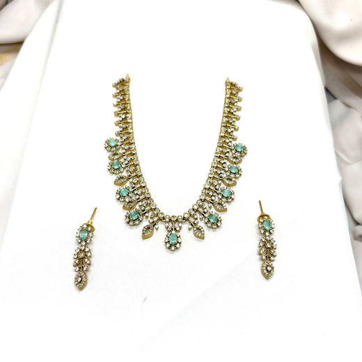 Victorian Mint-Green Short Necklace