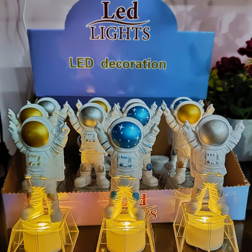 12 Piece Box LED Astronaut 🚀