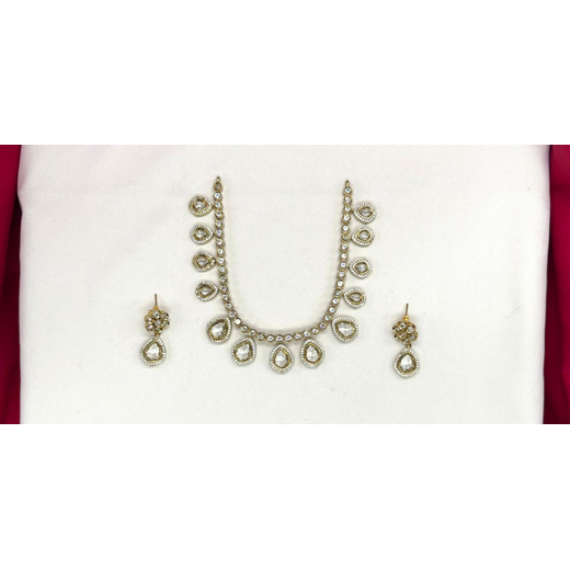 Mehndi finishing White-Stones Short Necklace