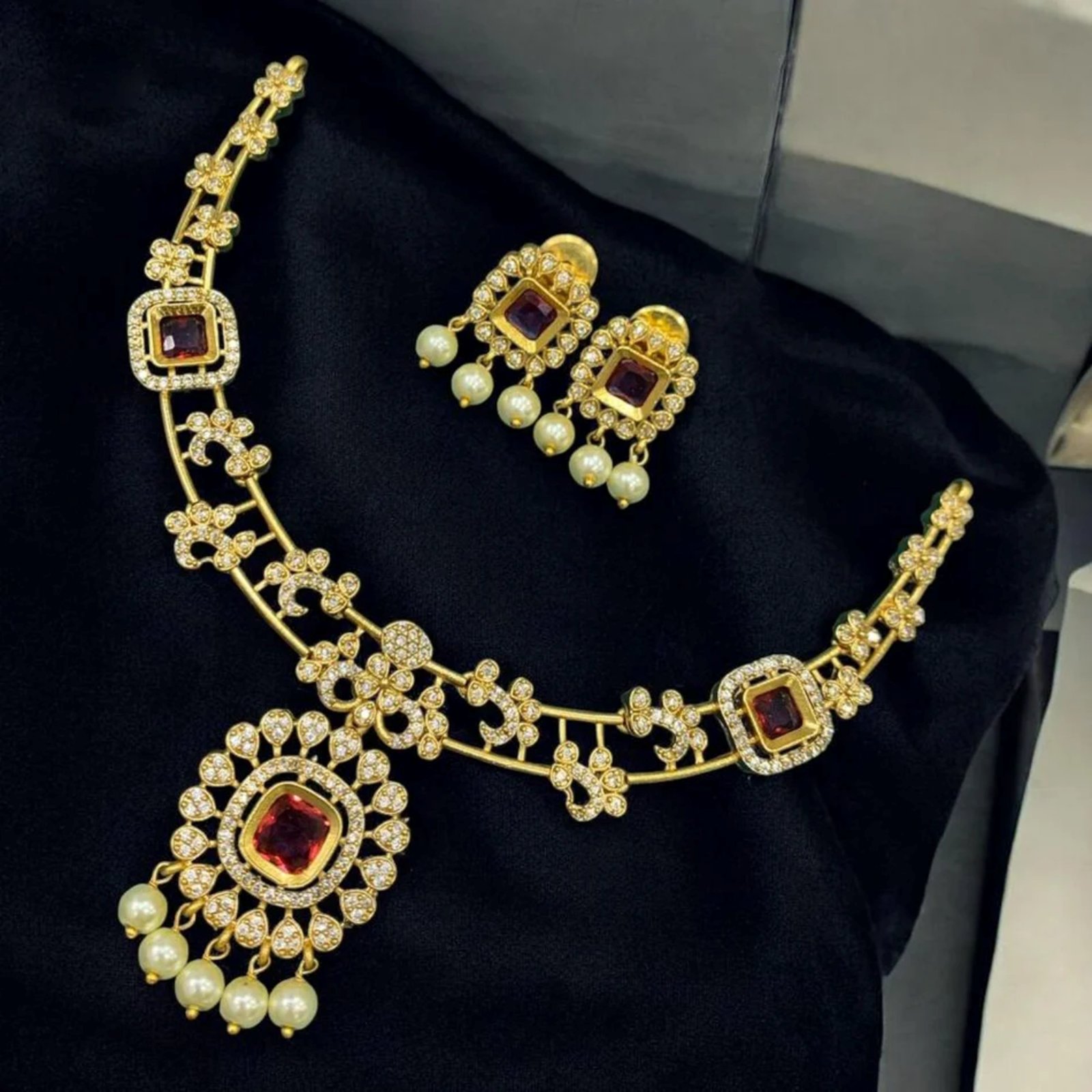 Matte finishing Red stones with pearls short Necklace - Image 3