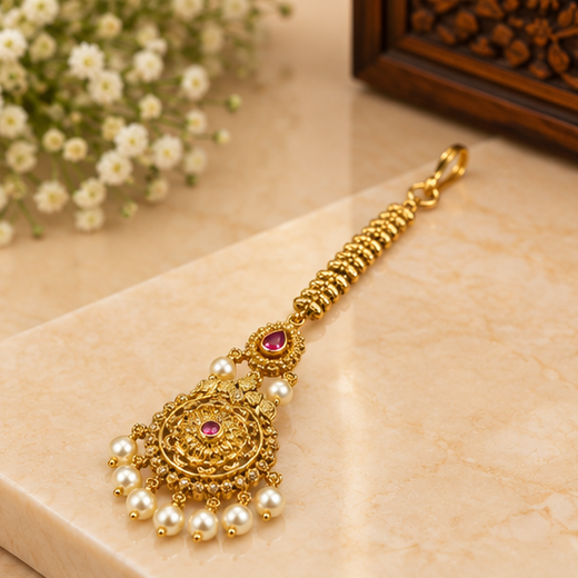 Matte Finishing Flower Design With Pink Stone Maang Tikka - Image 2