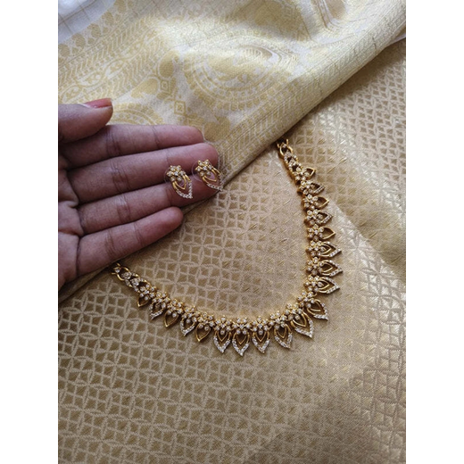 Short Gold Necklace - Image 3