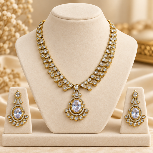 White Victorian Short Necklace - Image 3