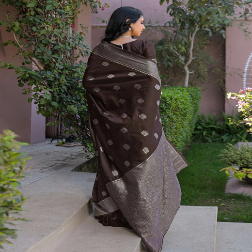 Brown Silk Woven Banarasi Saree - Image 4