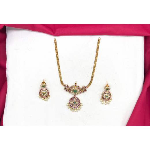Matte finishing pink stones with danling white pearls short Necklace