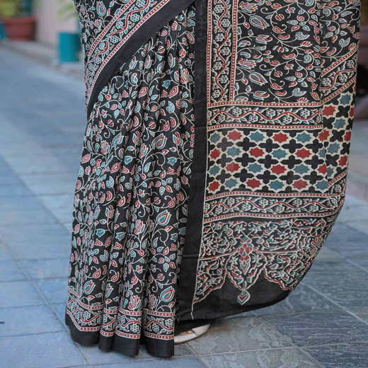 Black Cotton Printed Saree - Image 3