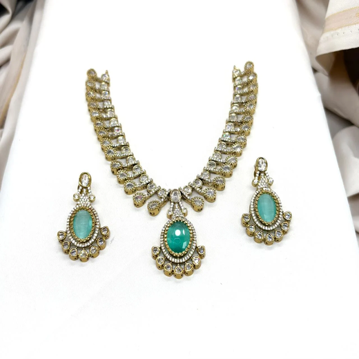 Mint-Green Victorian Short Necklace
