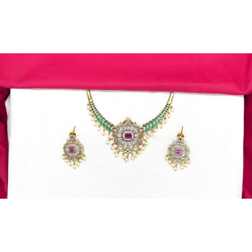 Matte finishing Green Kempu stones Short Kanti Necklace