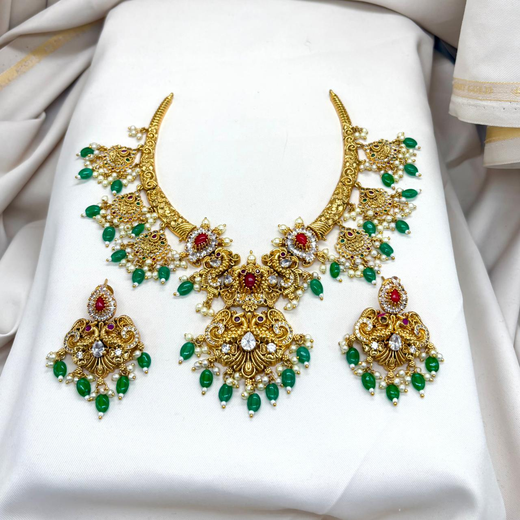Matte finishing Short Necklace