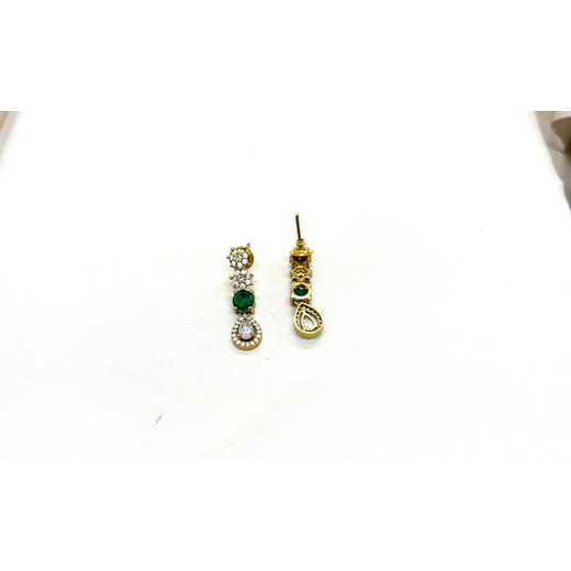 Victorian With Small Green Stone Short Necklace - Image 2