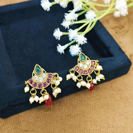 Jadau Kundan with white pearls and Red drop Earring - Image 4