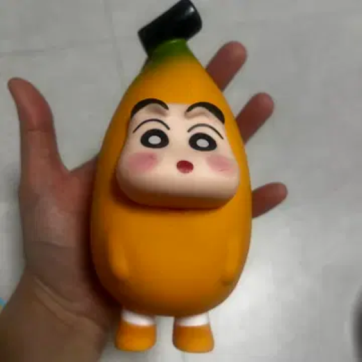 Shinychan Banana figure - Image 3